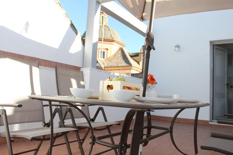 Life Apartments Santo Rey Seville Exterior photo